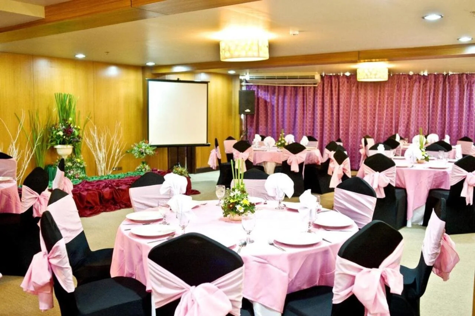 Goldberry Suites & Hotel Mactan