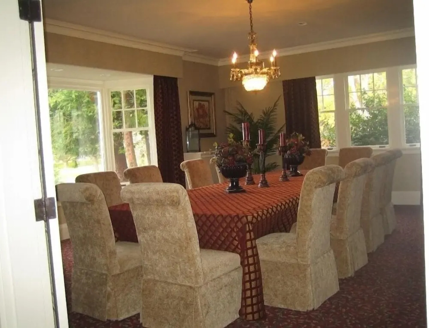 Crown Mansion Boutique Hotel & Villas