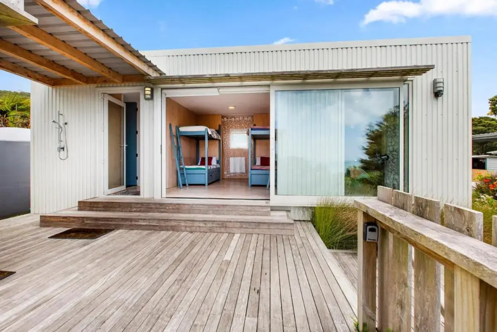 Surf Fortress - Raglan