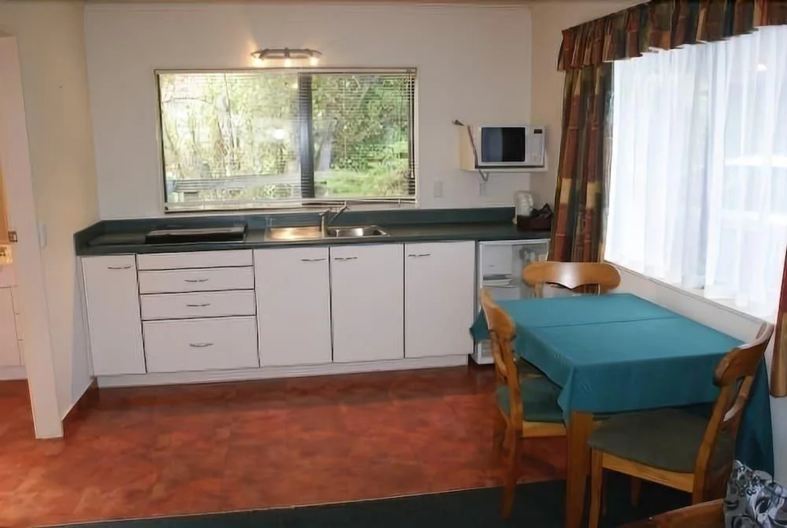 Cottage Park Travel Lodge & Conference Centre