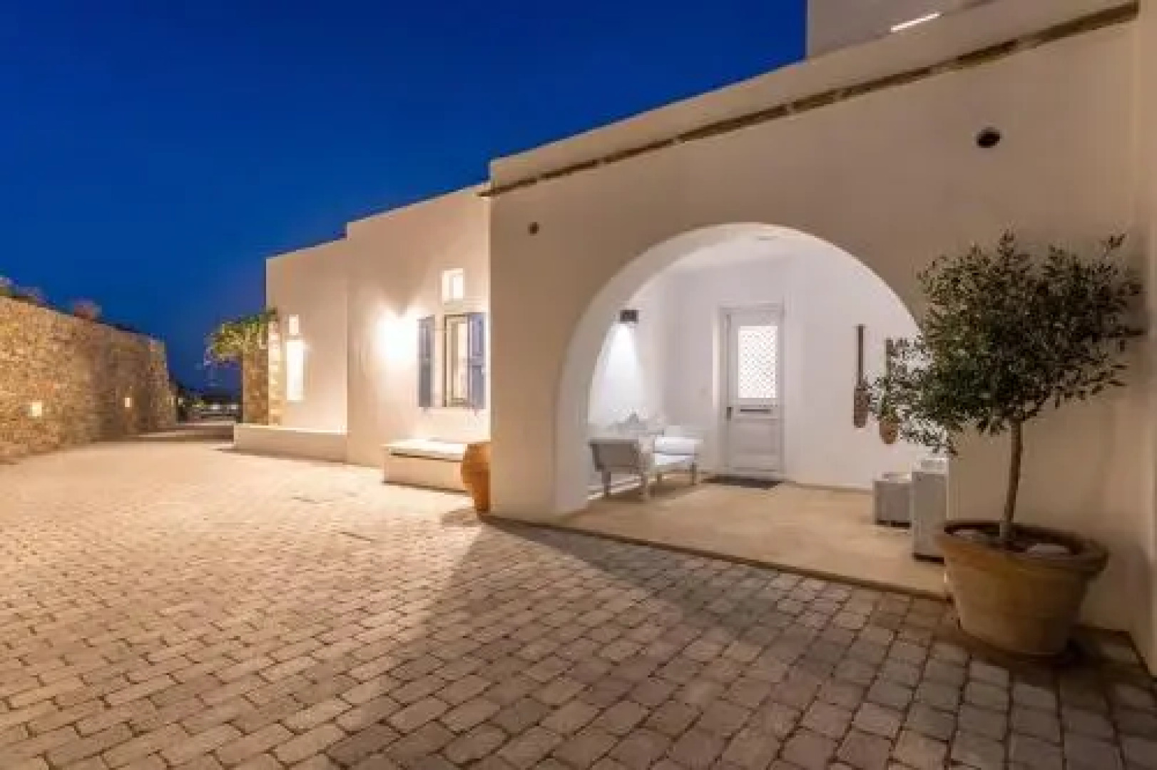 Blueros Luxury Villa