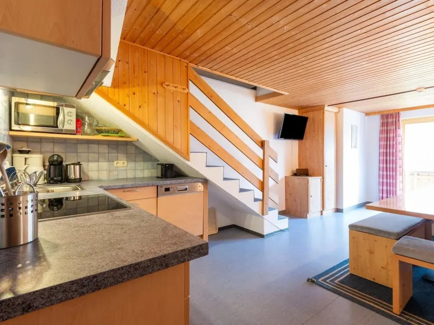 Spacious Apartment Near Centre and ski Area