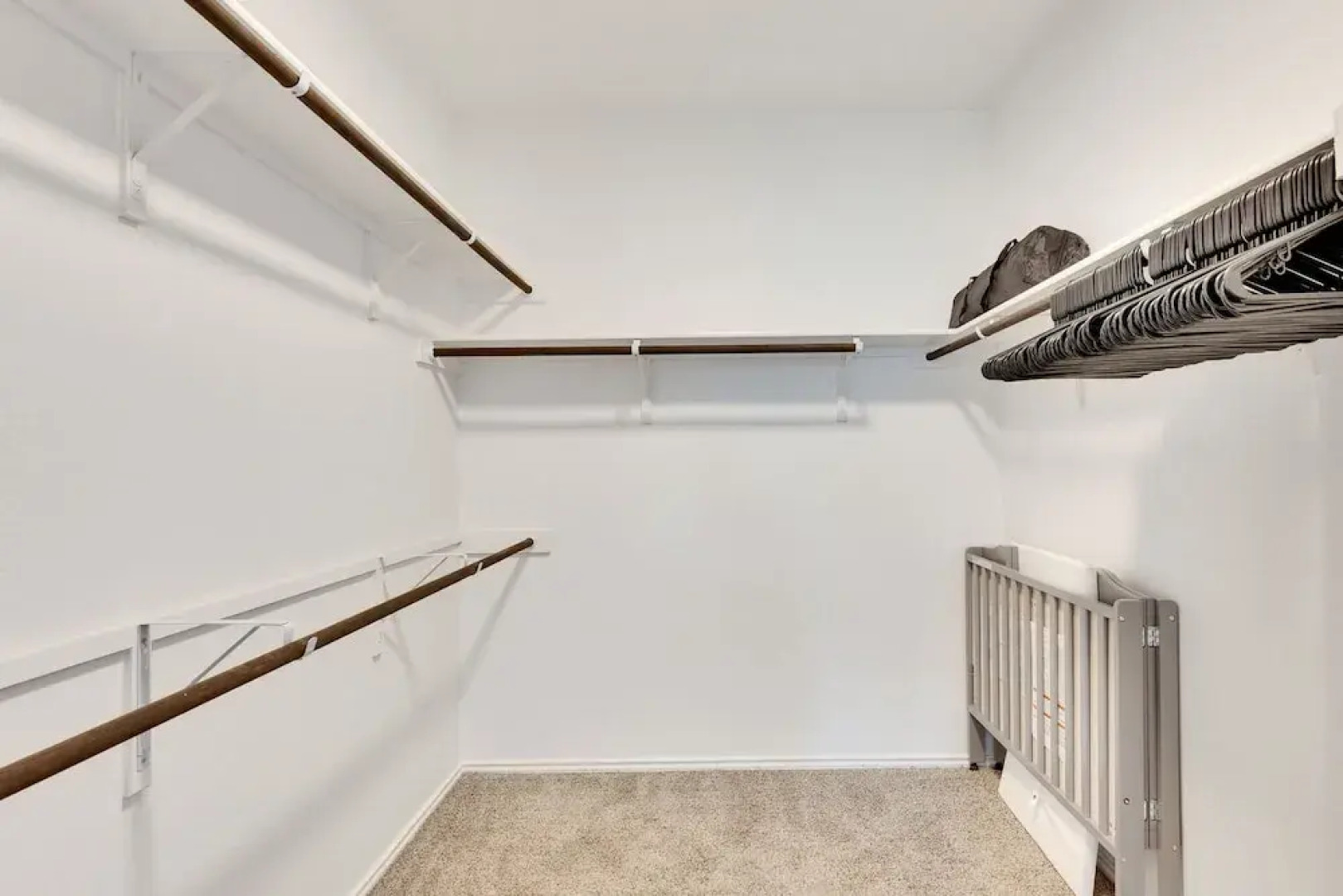 Luxury 4BR 2 5BA Home EV Charger Pool Access