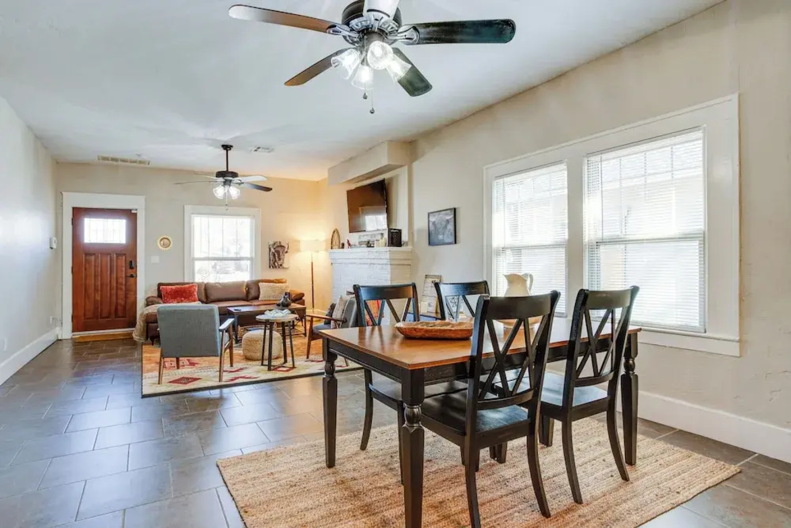 Chic Lawton Home, 5 Mins to Fort Sill!