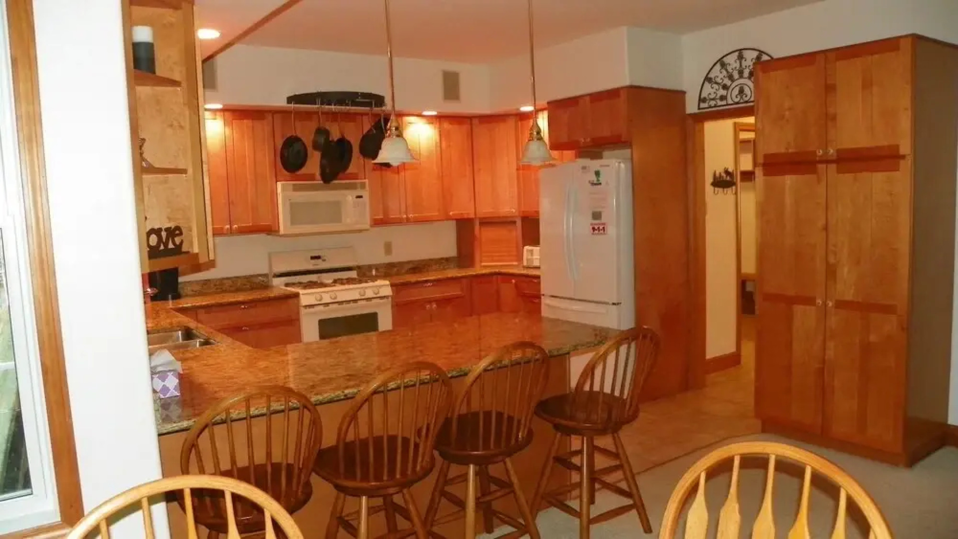 A Charming Private Home Rental, Beautifully Landscaped and Located in Forest Ridge, Lincoln, NH - Fr42l
