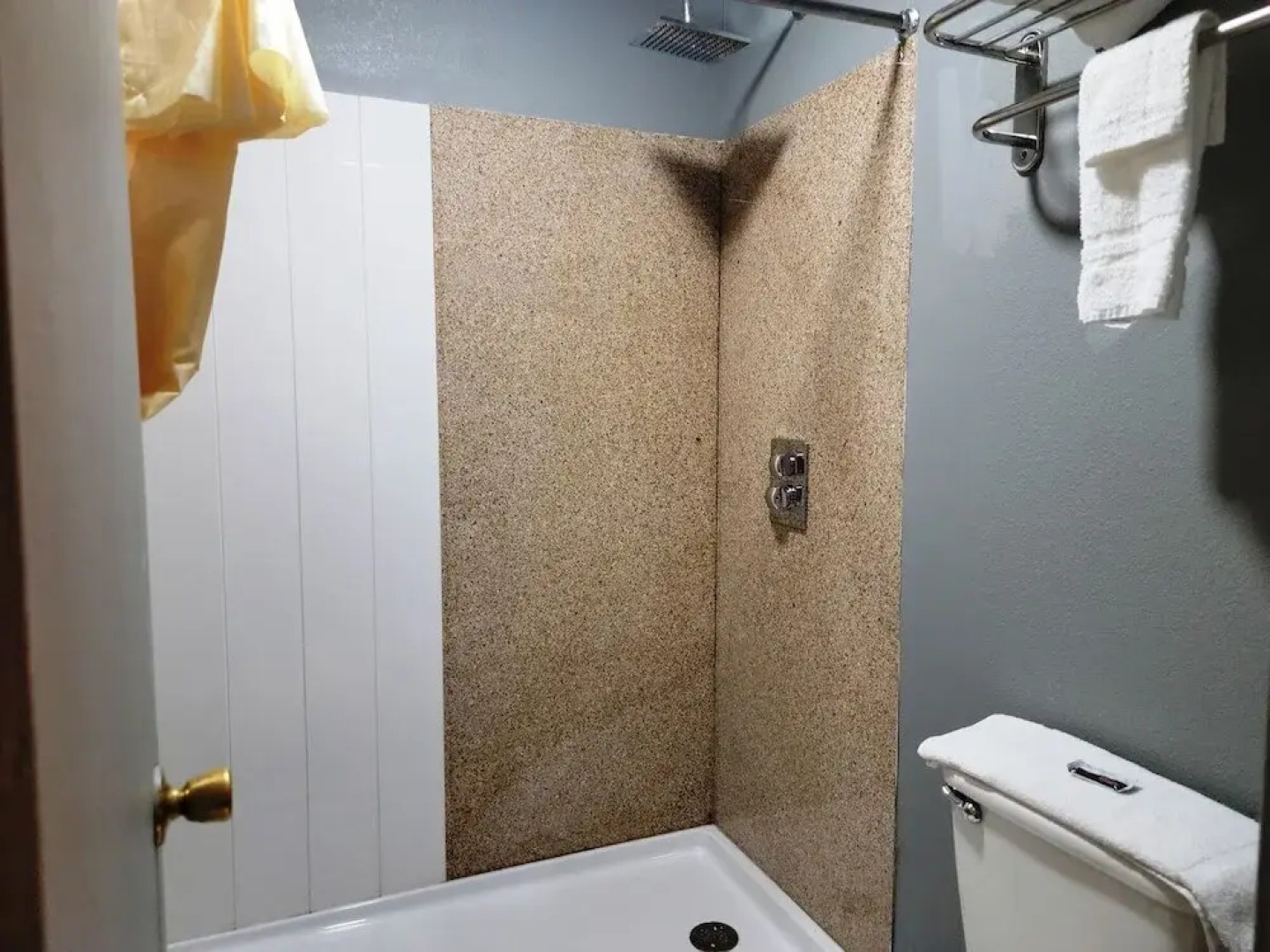 Executive Inn By OYO Queenville Mena