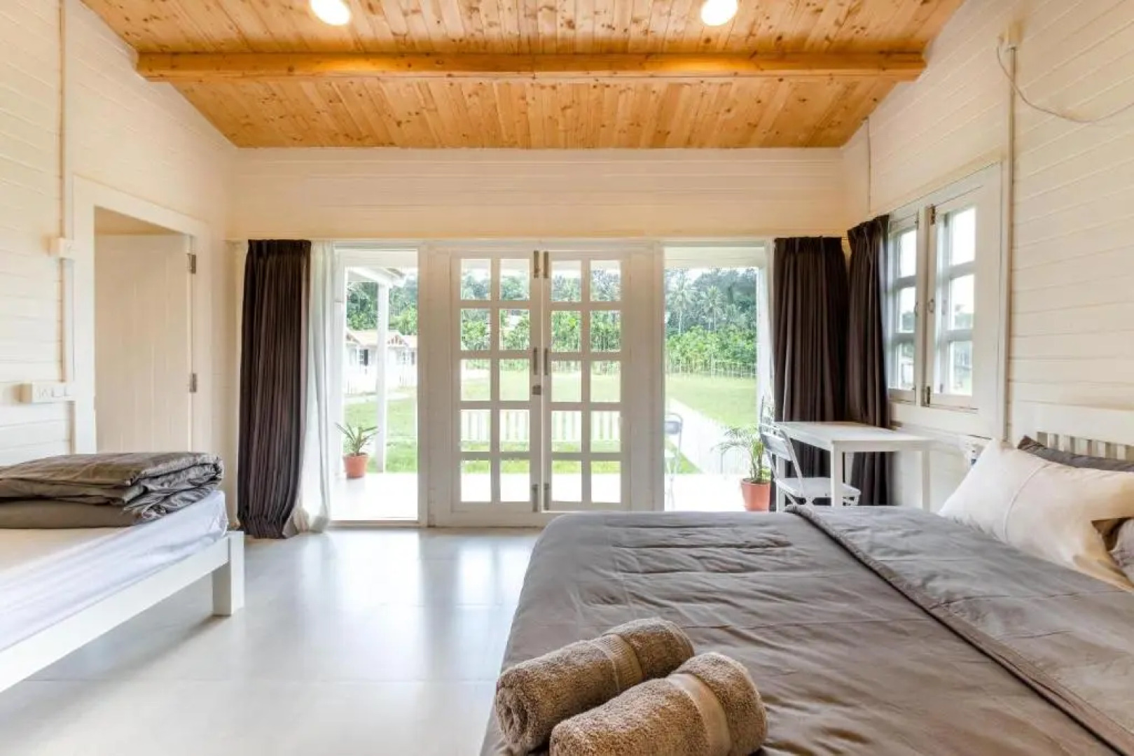 Out house, 1br, Stay, Dine and Fitness by Roamhome