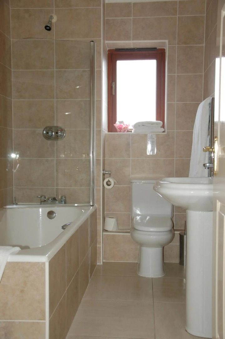 Albright Hussey Manor