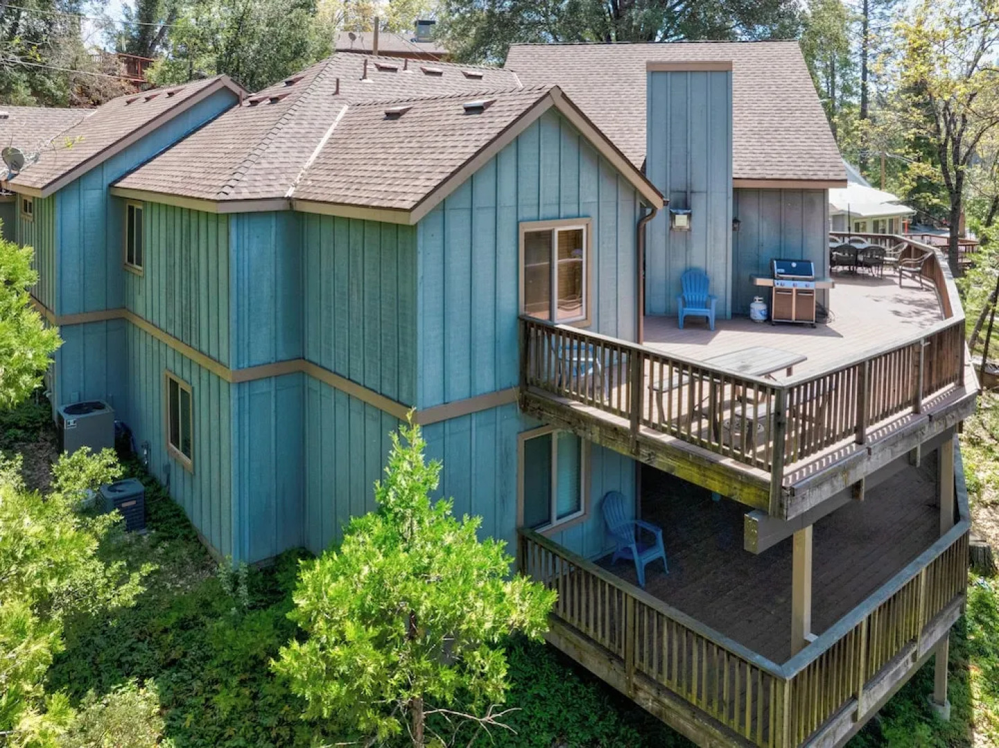 Bass Lake Beauty! 4 BDR Sleeps 16, Lakefront Views