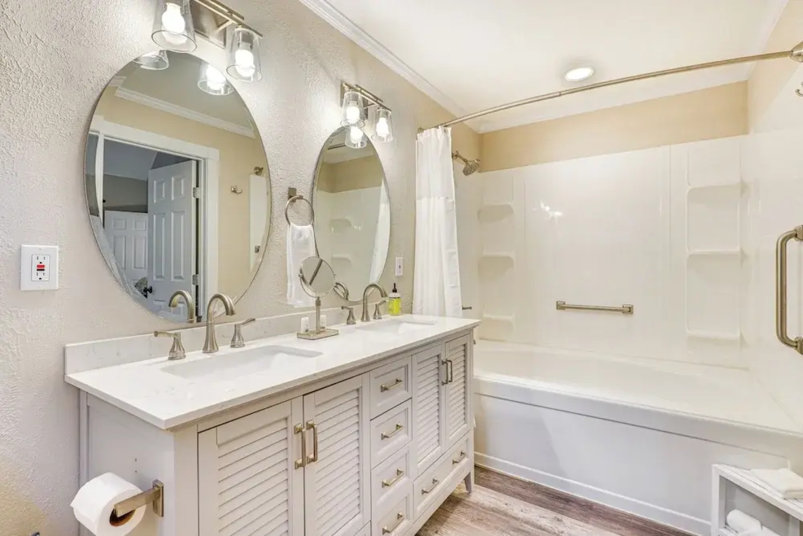 Mtn Views & Fire Pit: Eureka Springs Home