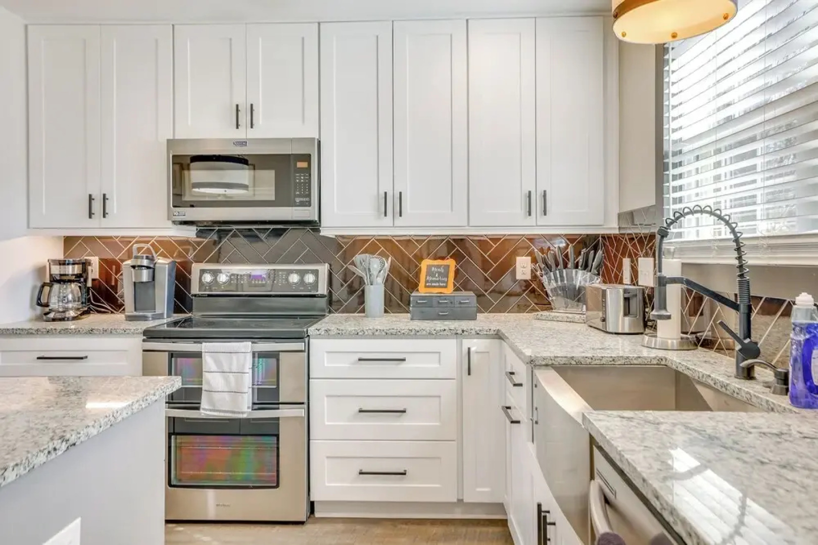 4 Mi to Liberty Bridge: Greenville Getaway w/ Deck