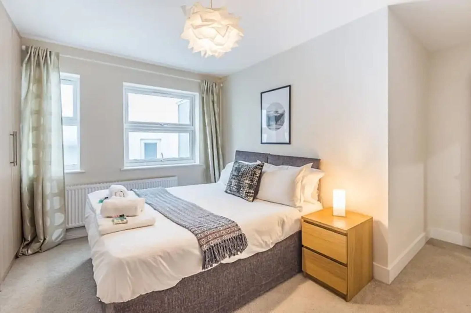 Luxurious Modern One Bedroom Apartment