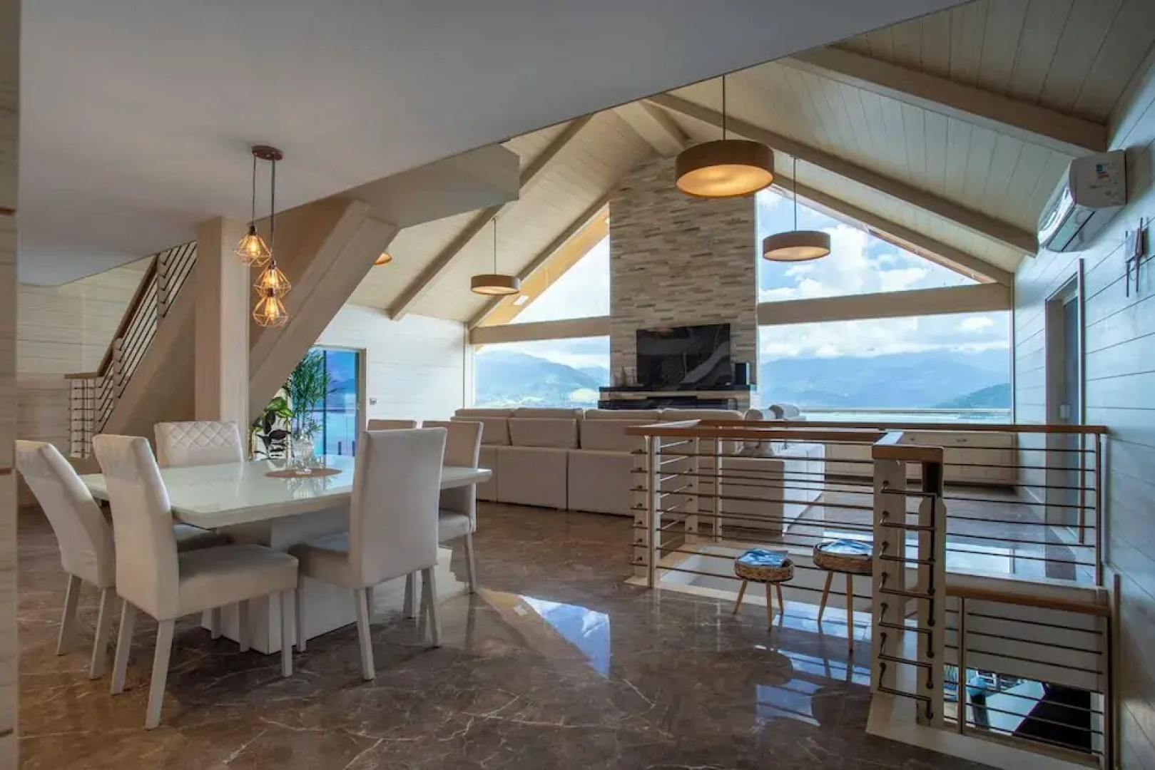 Casa com Piscina Churrasqueira e Vista