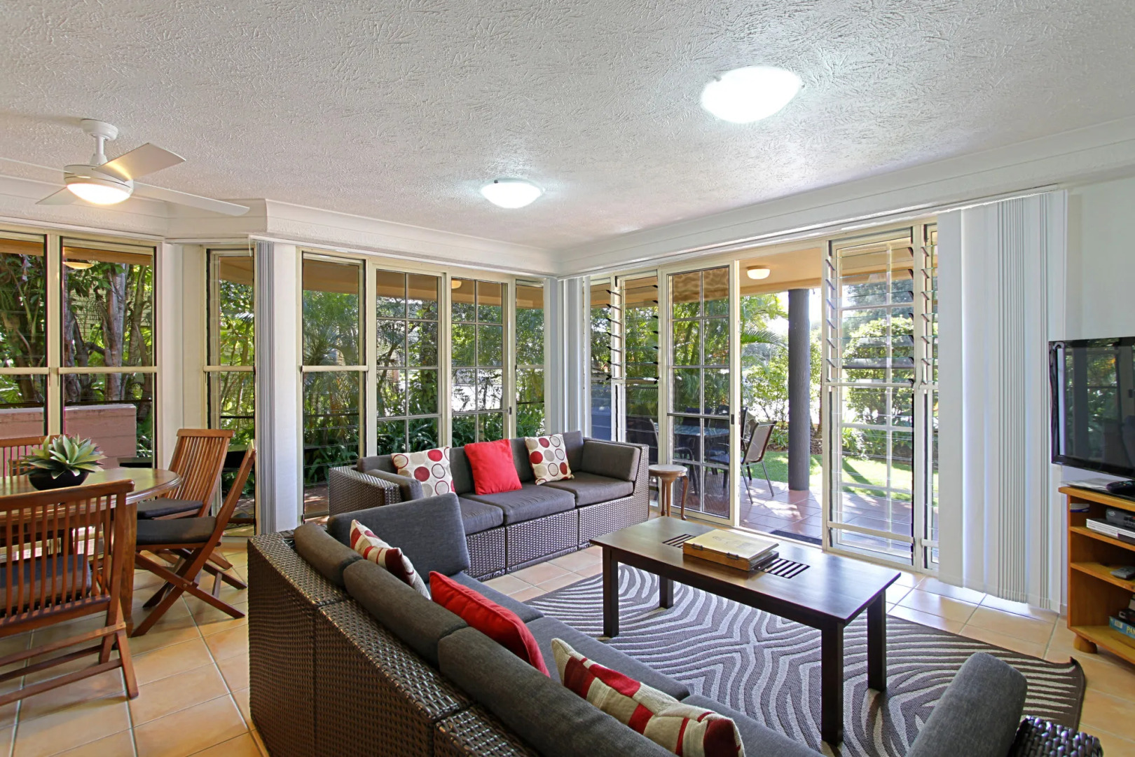 Sea Breeze on Main Beach