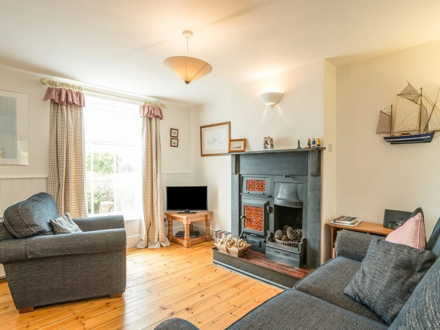 3B Coastguard Cottages