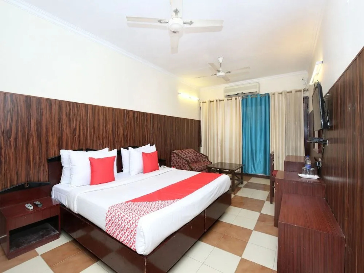 OYO 2690 Hotel Oscar Regency