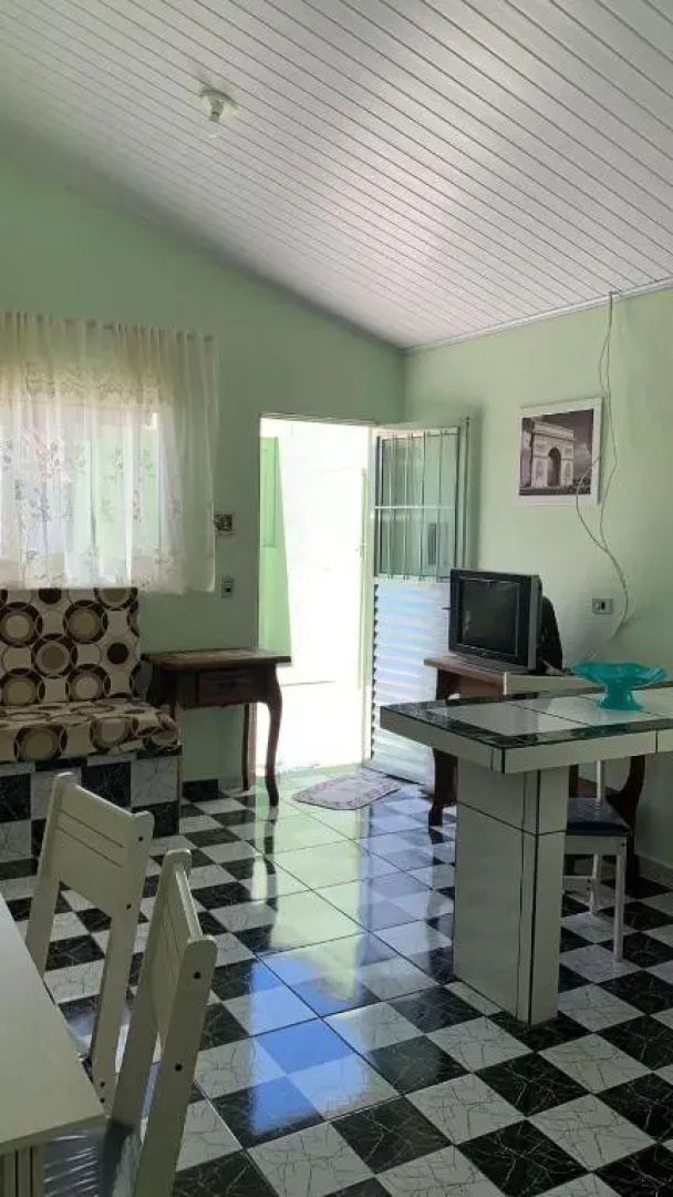 Casa, 1 quadra da praia.
