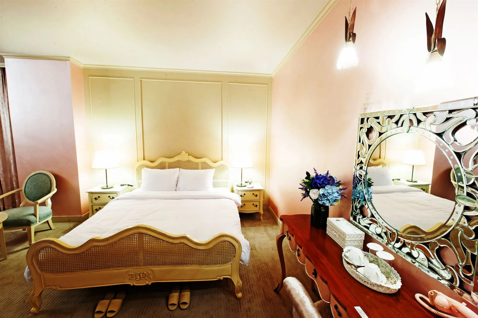 Queen Vell Hotel & Wedding