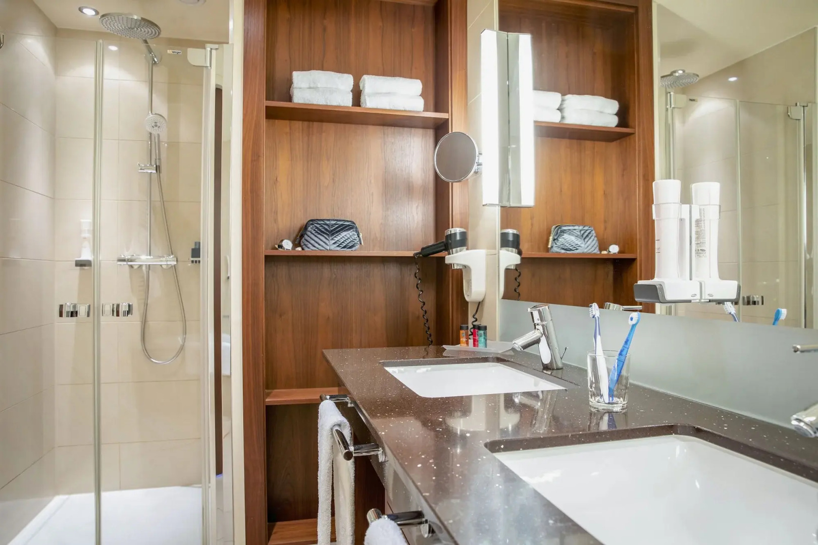 ROBINSON FIEBERBRUNN - Adults only