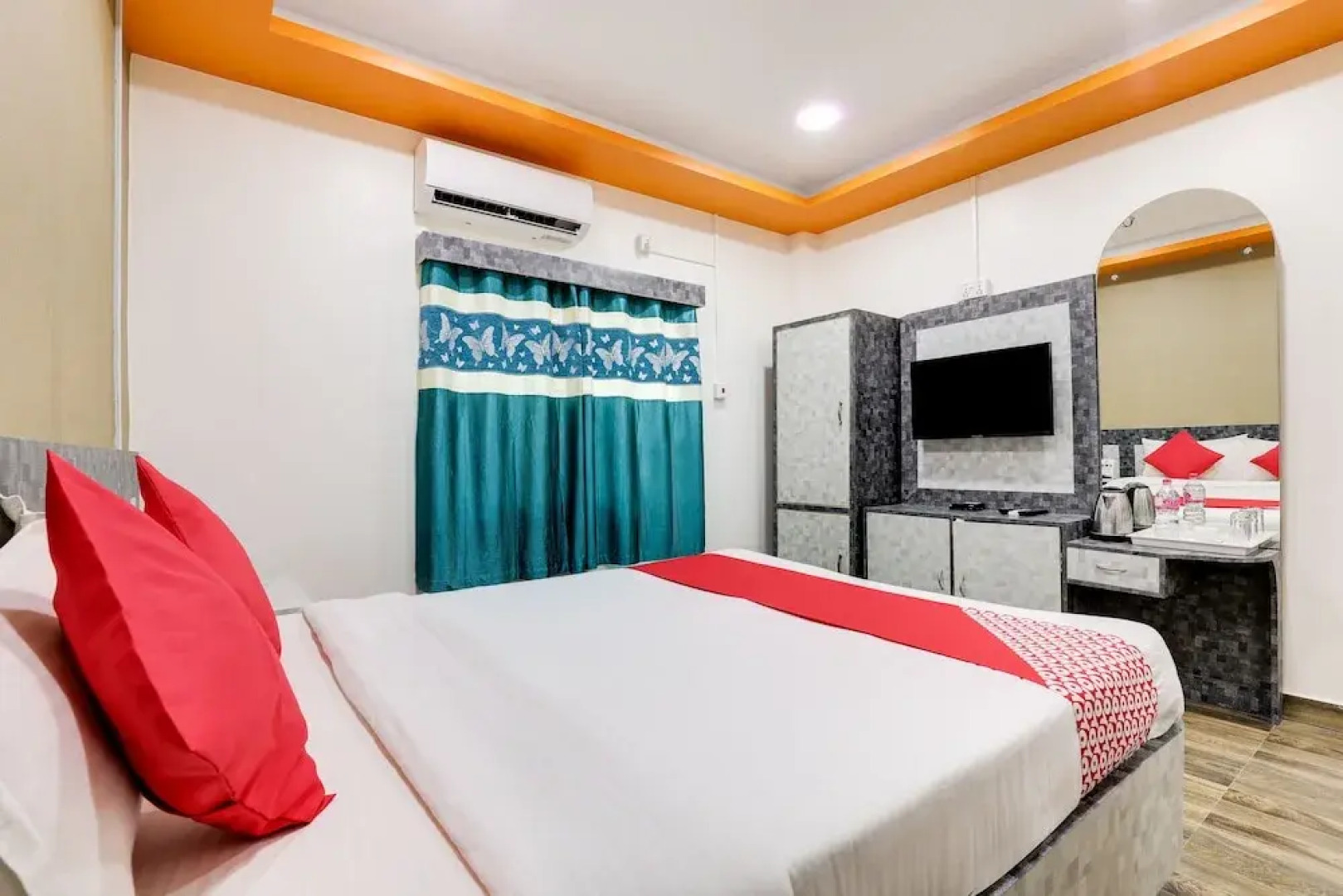 OYO 585 Hotel Raj Durbar & Navrang