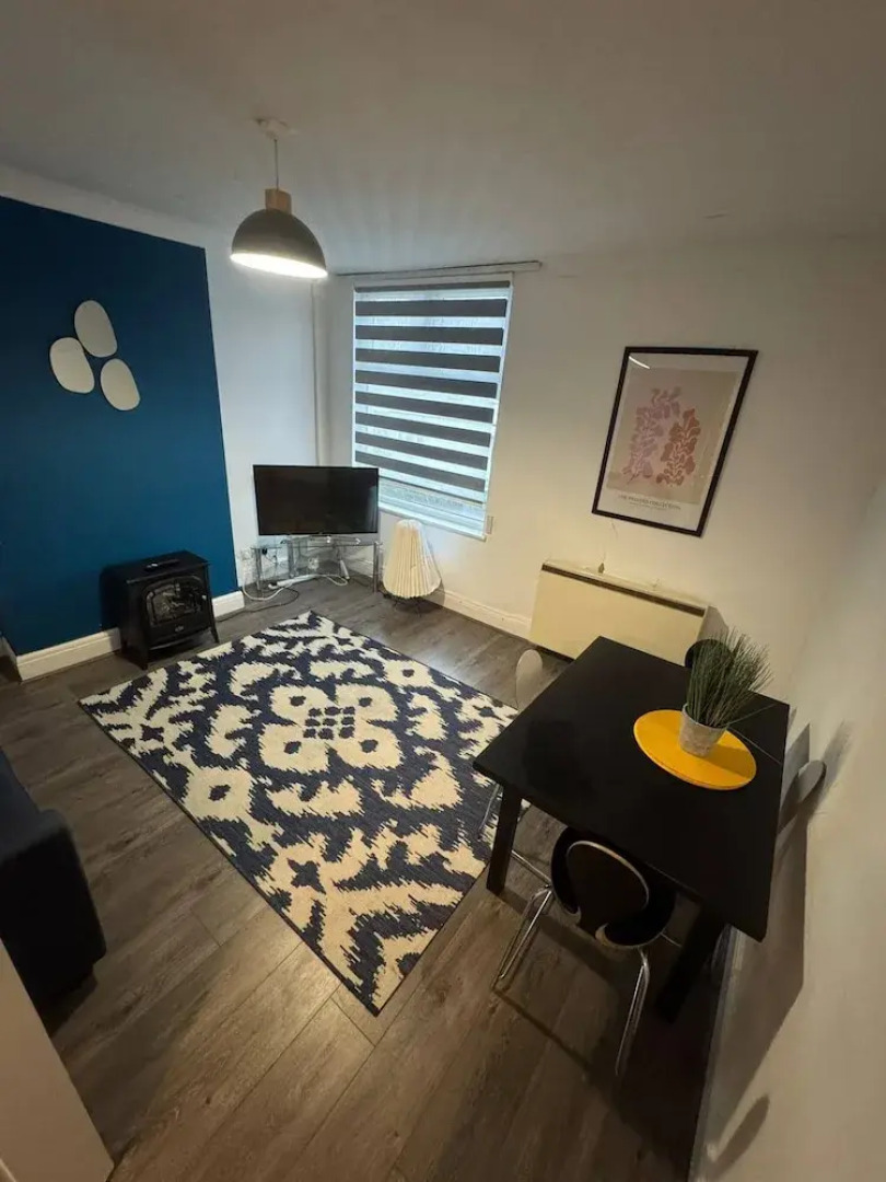 Sleek City Getaway - Walkable & Free Parking