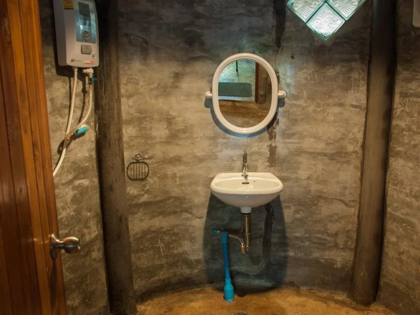 Baandin Rimnum Resort