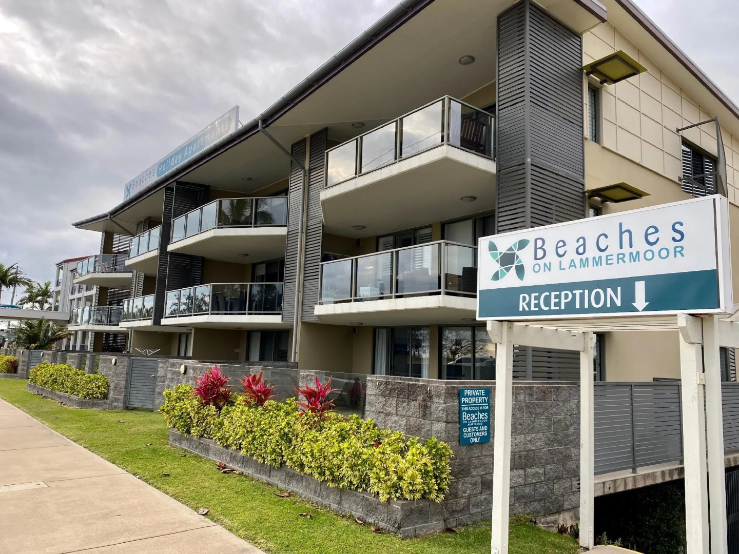 Beaches on Lammermoor Apartments