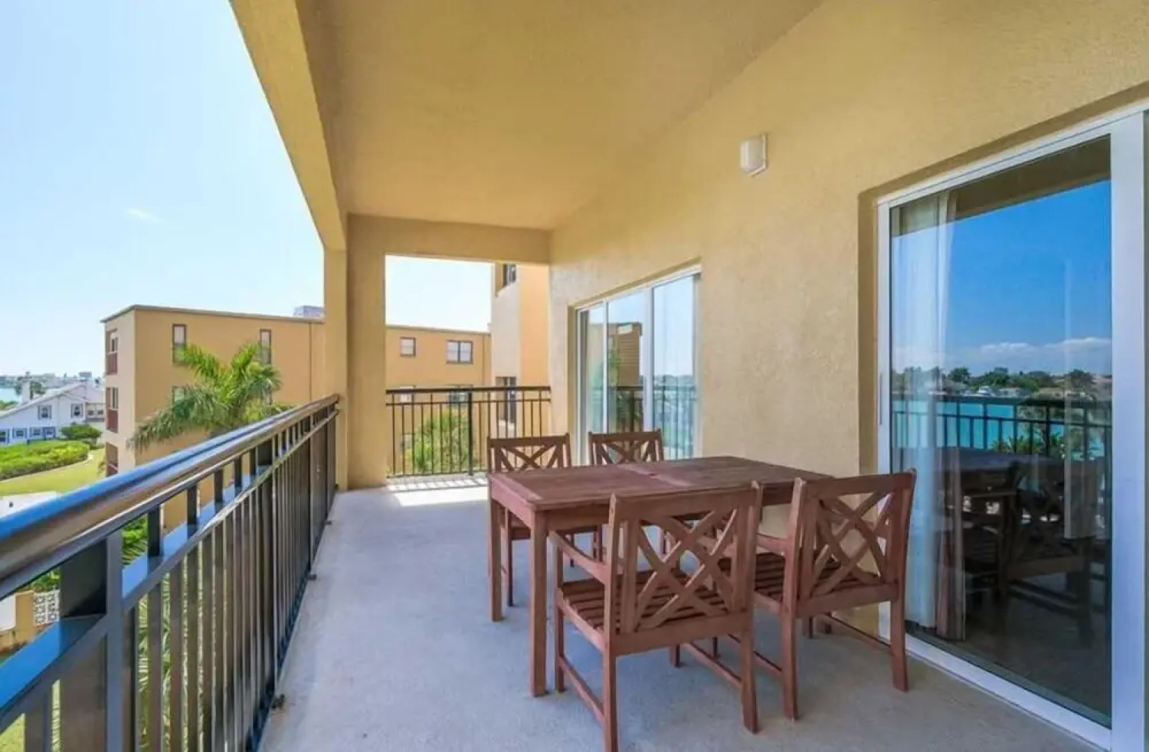 207 - Palms of Treasure Island