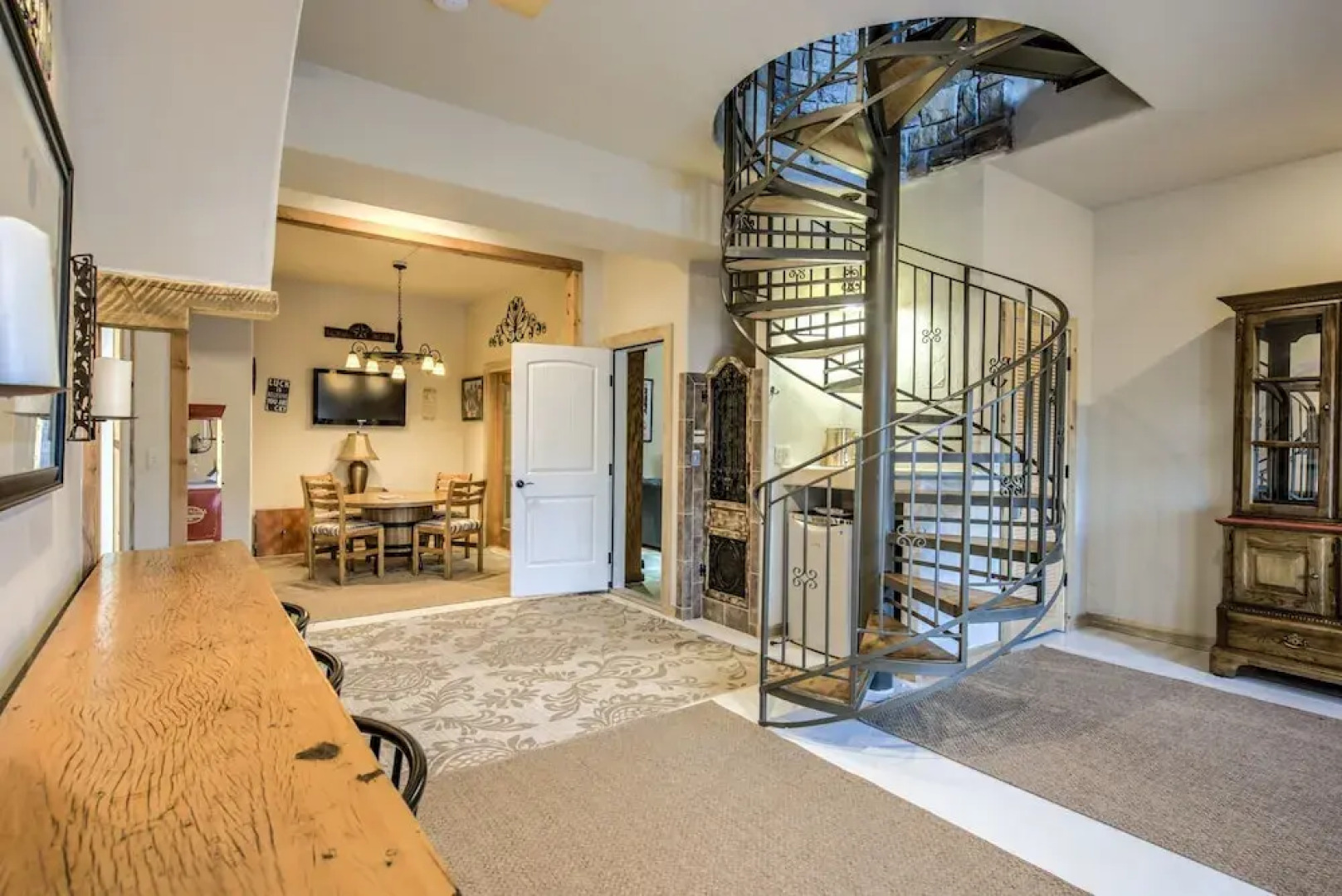 Mountain Getaway Cabinhot Tub & Pool Table4bd