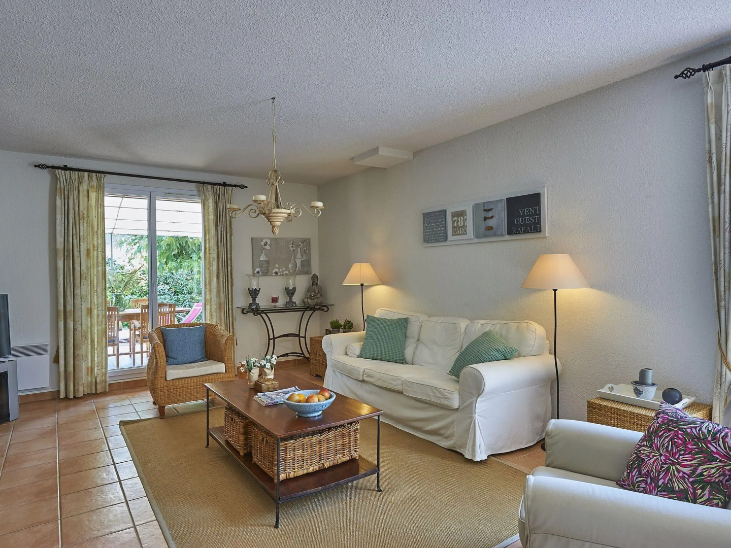 Detached villa with a dishwasher, in green surroundings