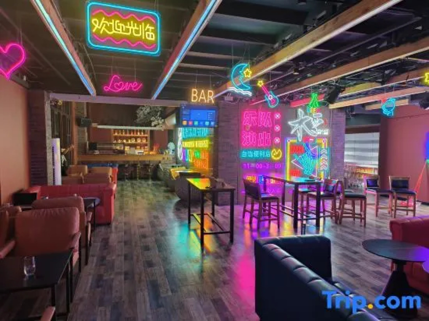 Four seasons aesthetic Hotel