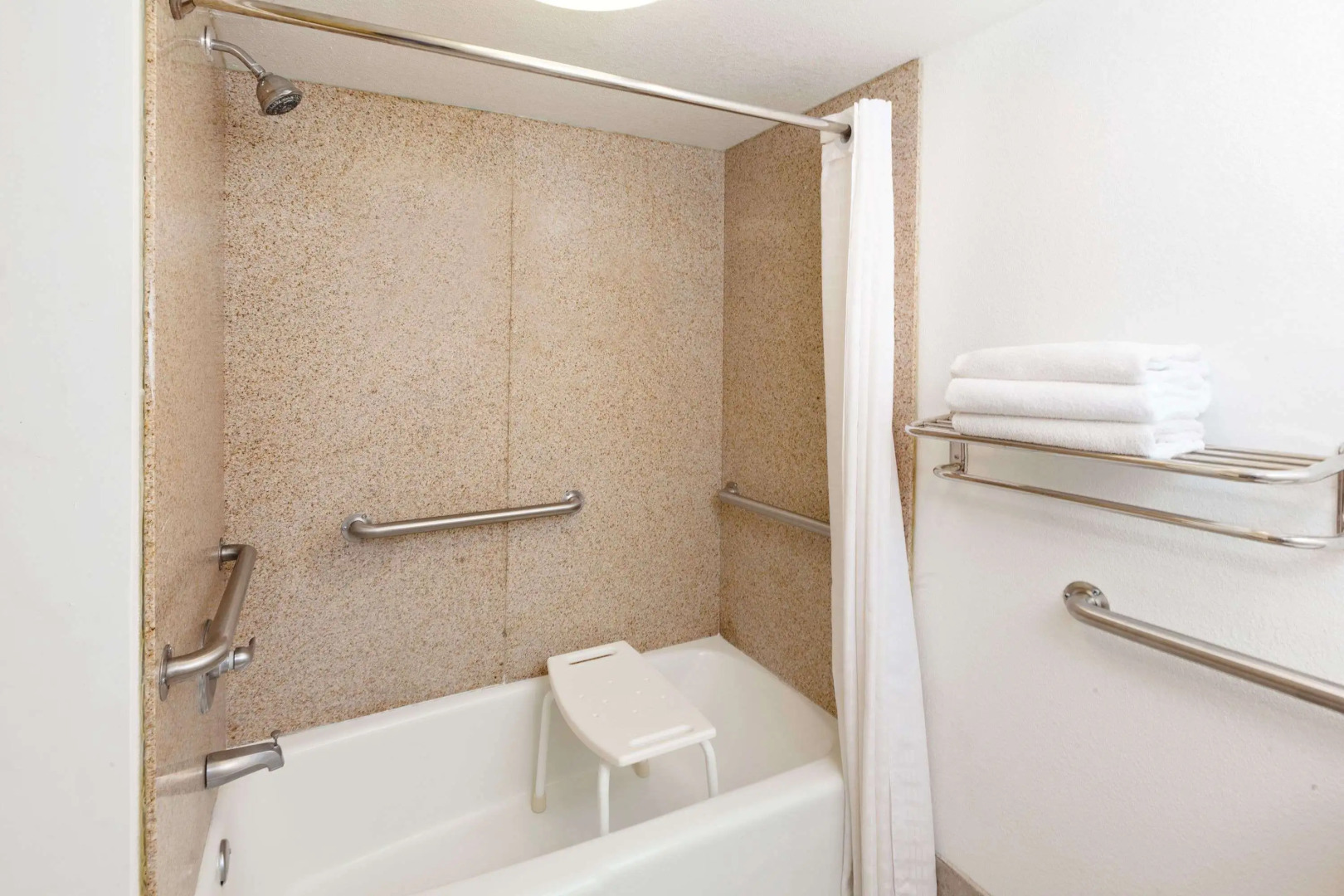 Super 8 by Wyndham Plainview