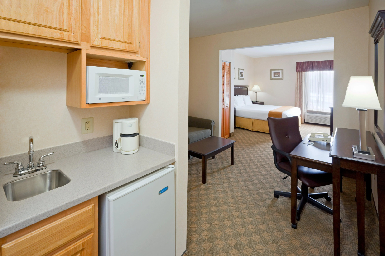 Holiday Inn Express Hotel & Suites Carneys Point by IHG