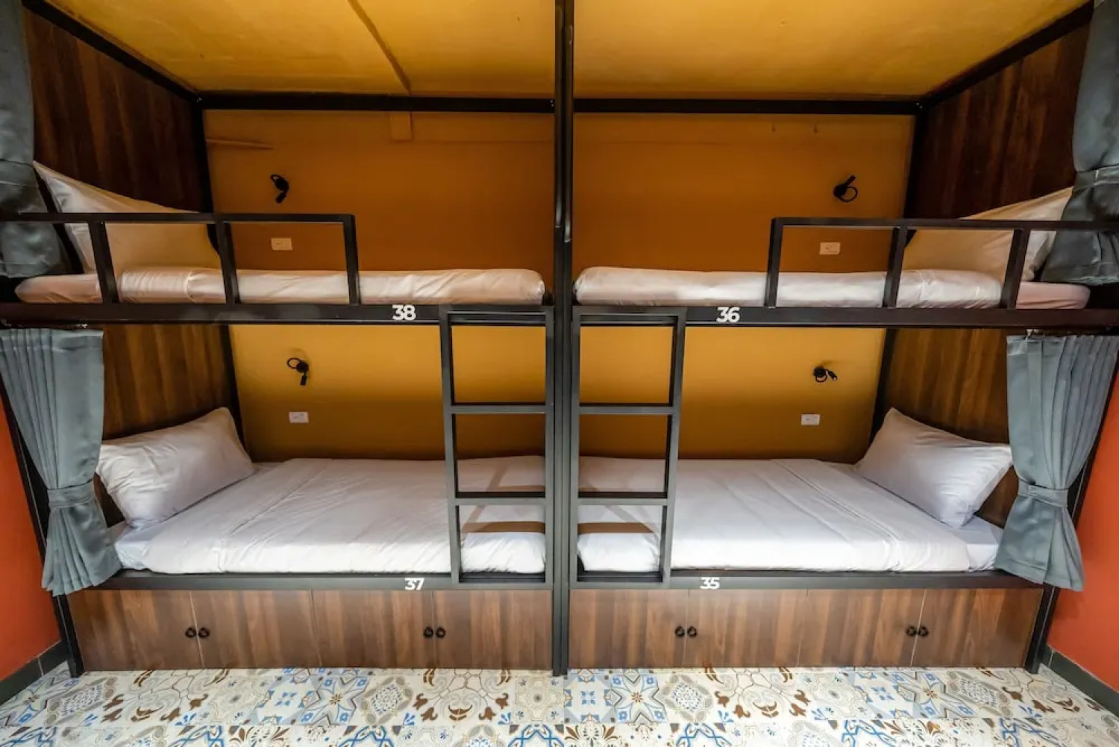 Mad Monkey Hanoi - Hostel