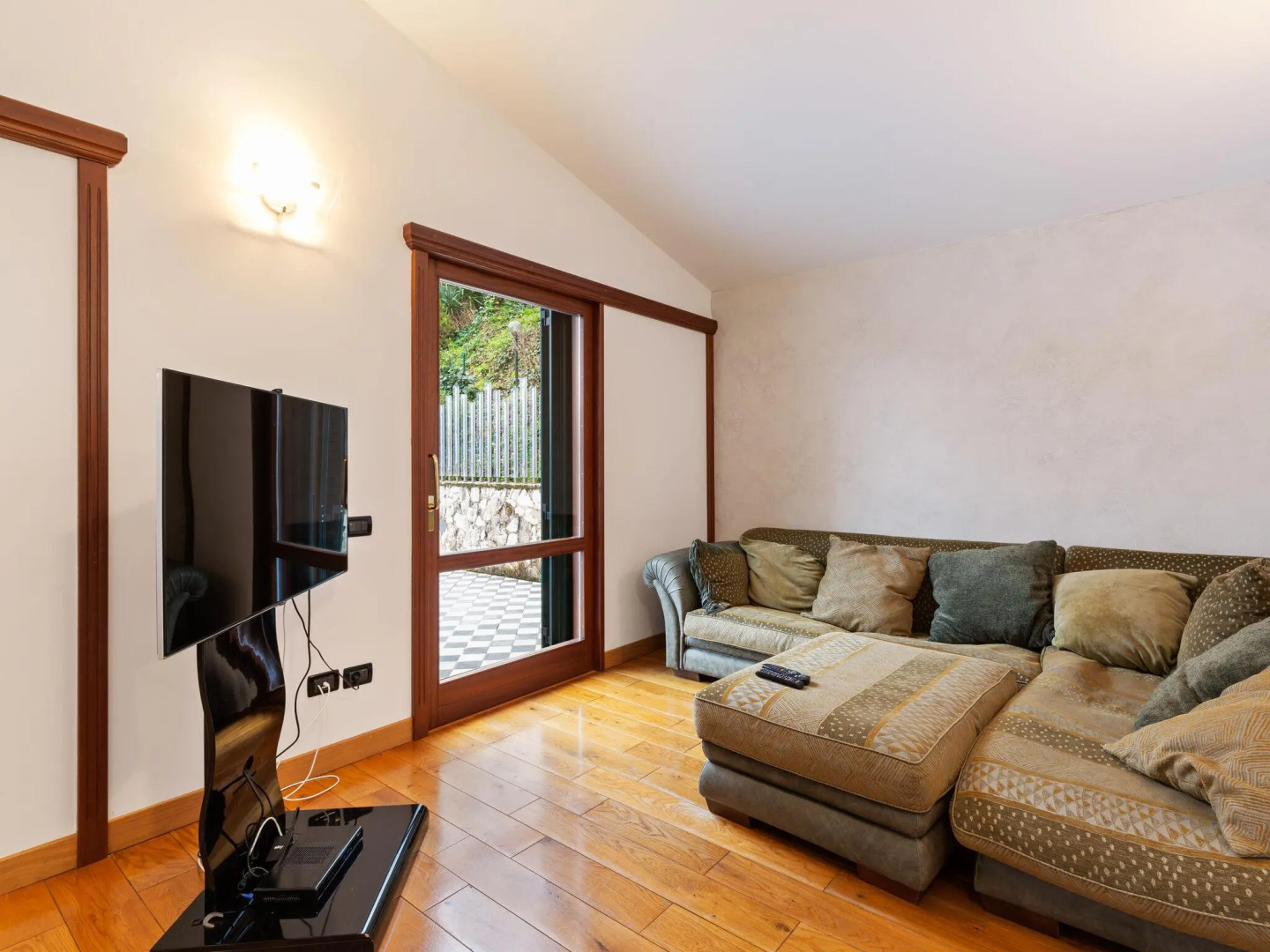 Valley View Villa in San Mango D'aquino with Hot Tub