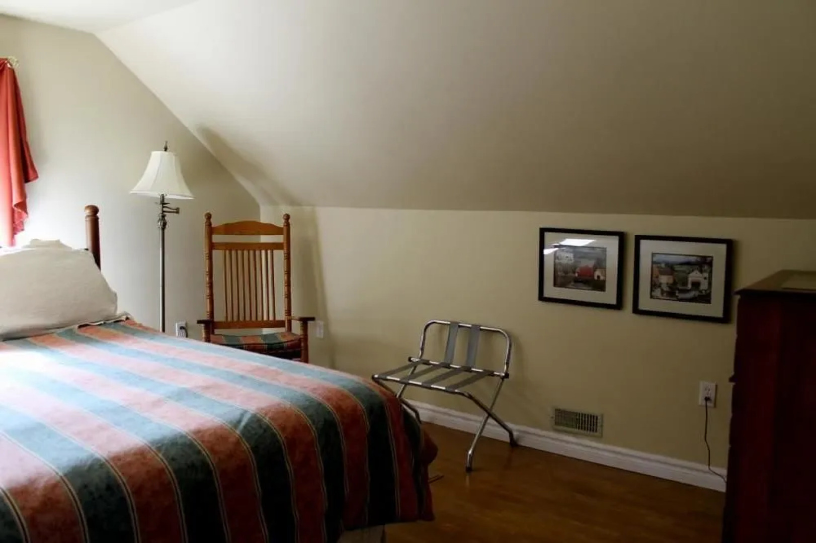 MacKenzie House Tourist Home B&B