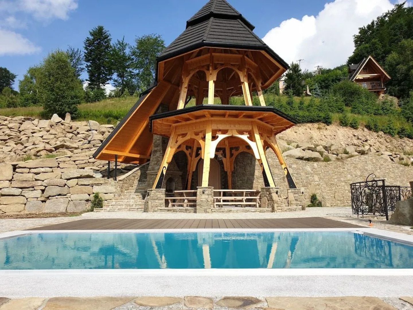 KRUPÓWKA MOUNTAIN RESORT - Widokowy hotel z basenami i wellness