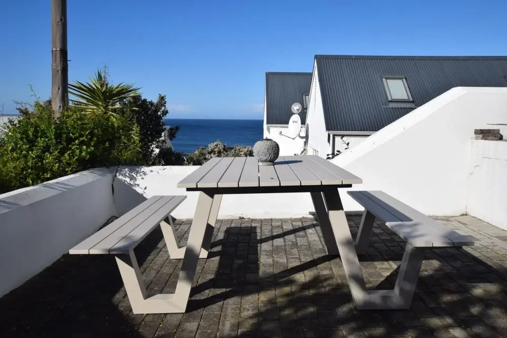 Dolphin House Apartments