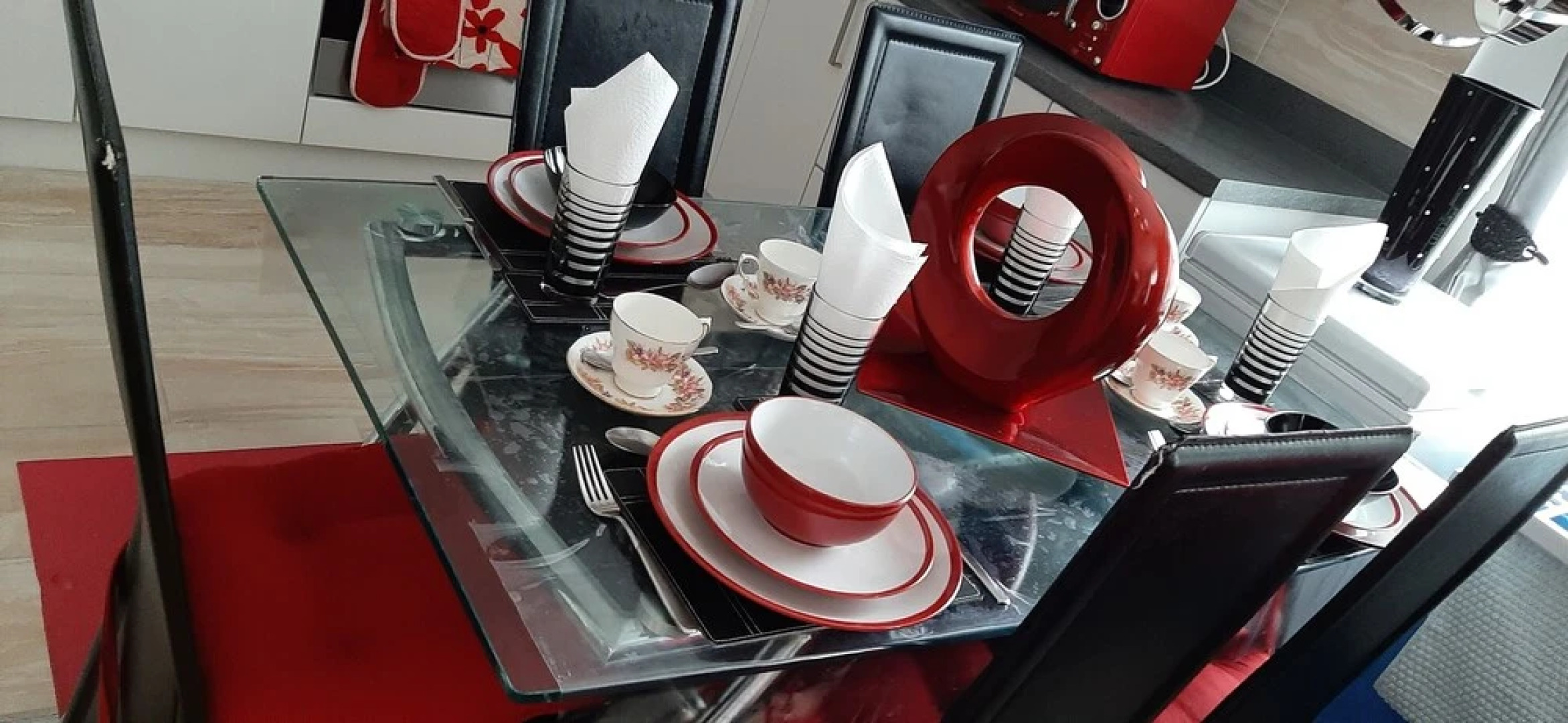 Modern Apartment Minutes From Central London, UK