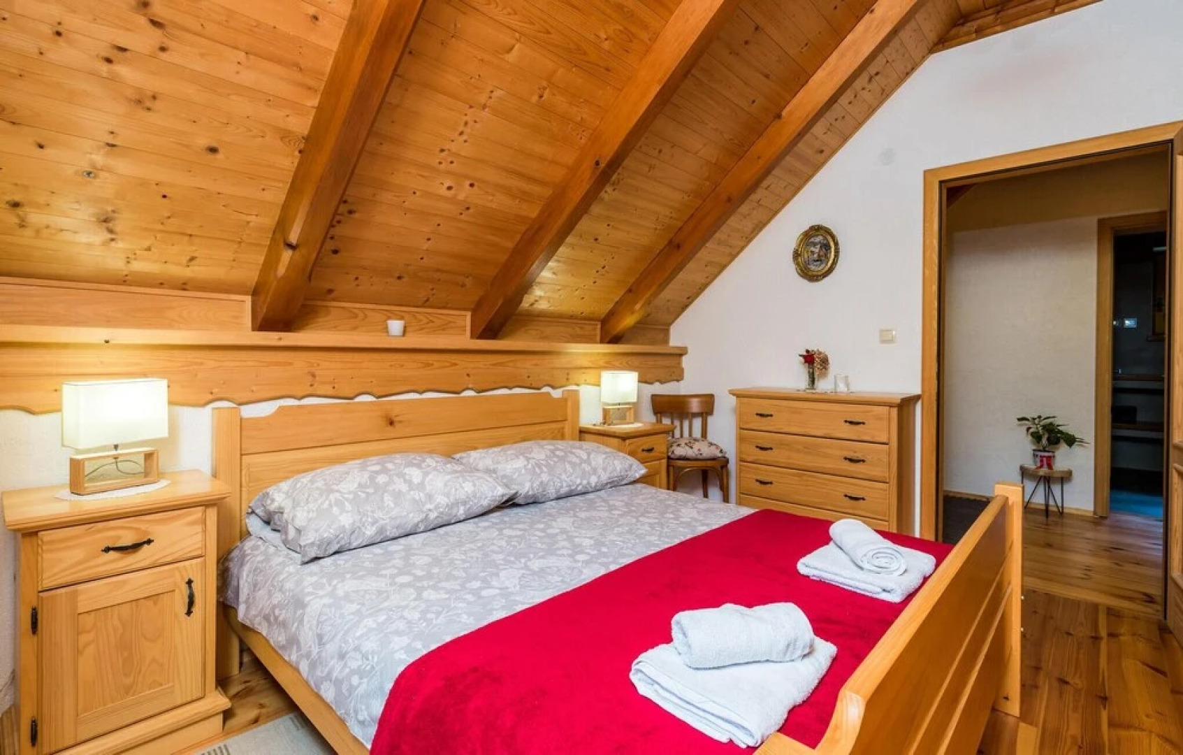 Beautiful Home in Fuzine With Jacuzzi, Wifi and 2 Bedrooms