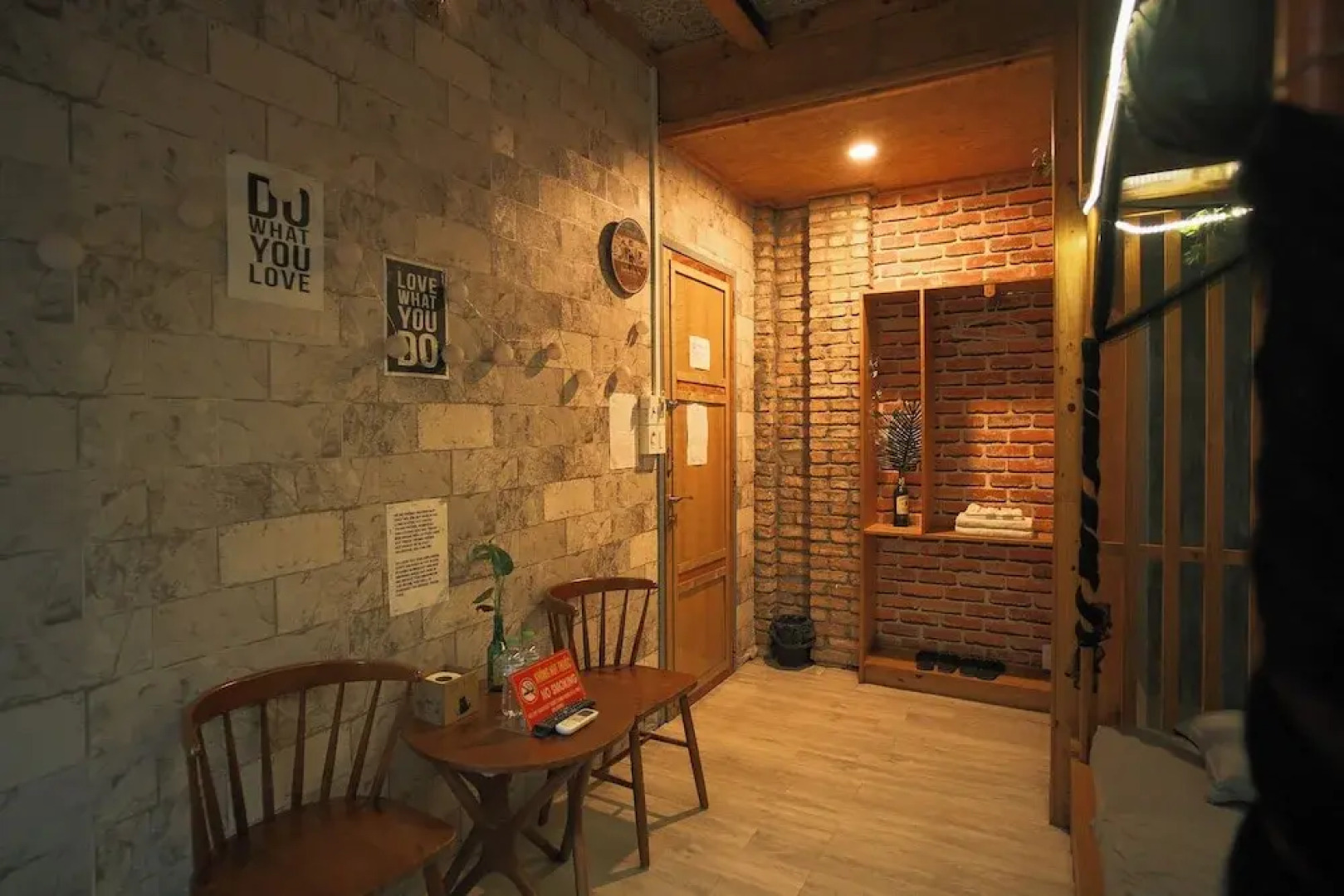 1984 Hotel Kien Giang