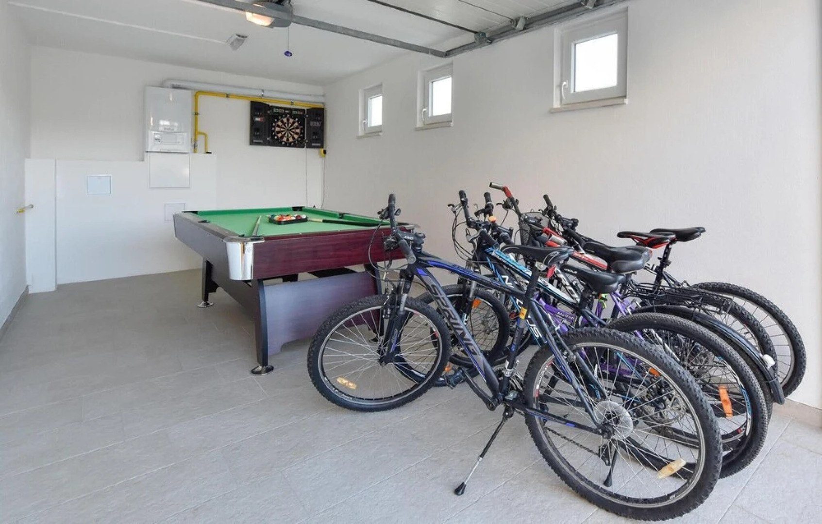 Awesome Home in Dugopolje With Wifi and 4 Bedrooms