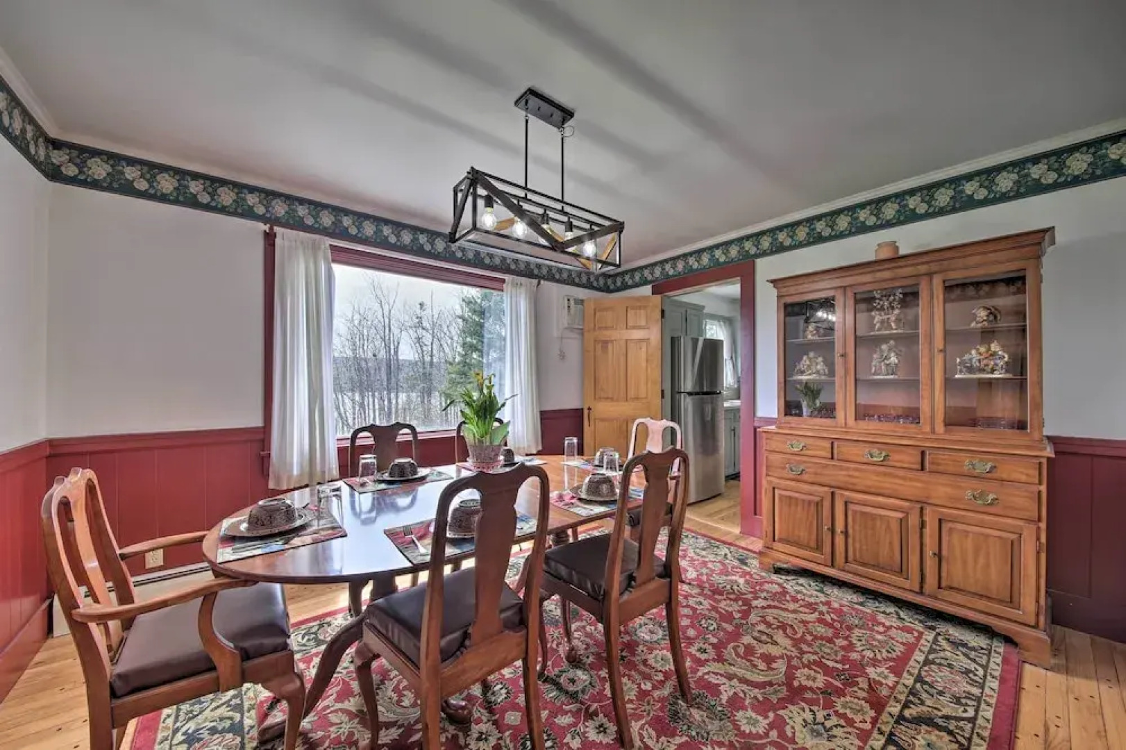 Cozy Colonial Home w/ Bay Access & Water View