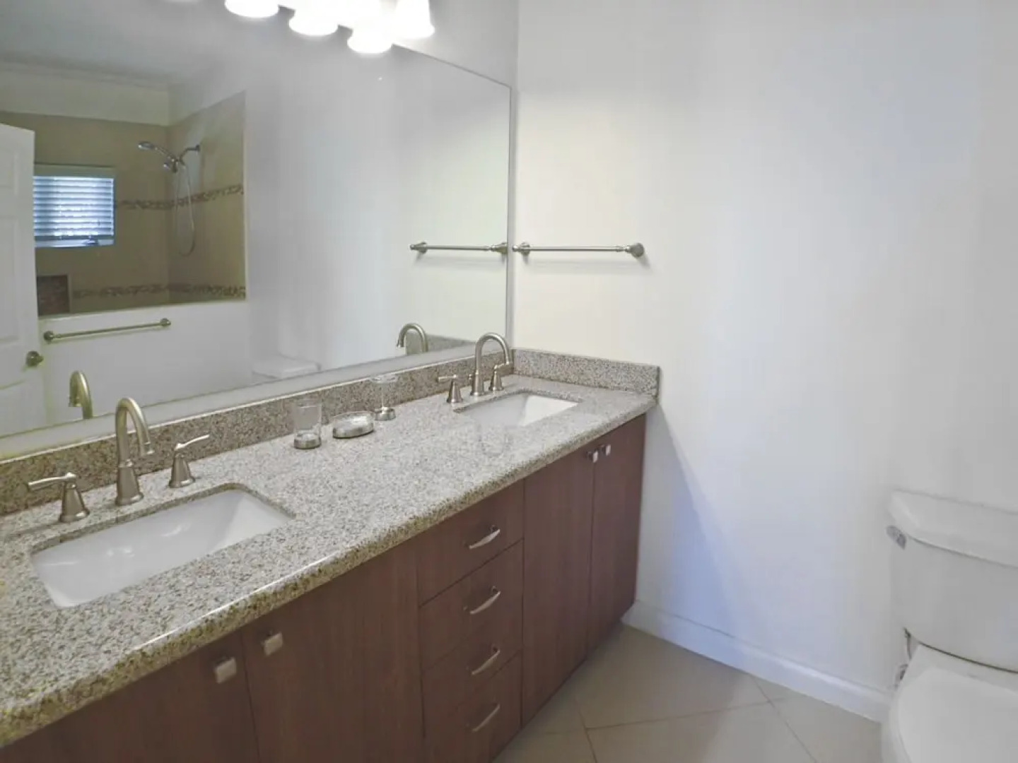 Je Suis Content, Silver Sands 3BR