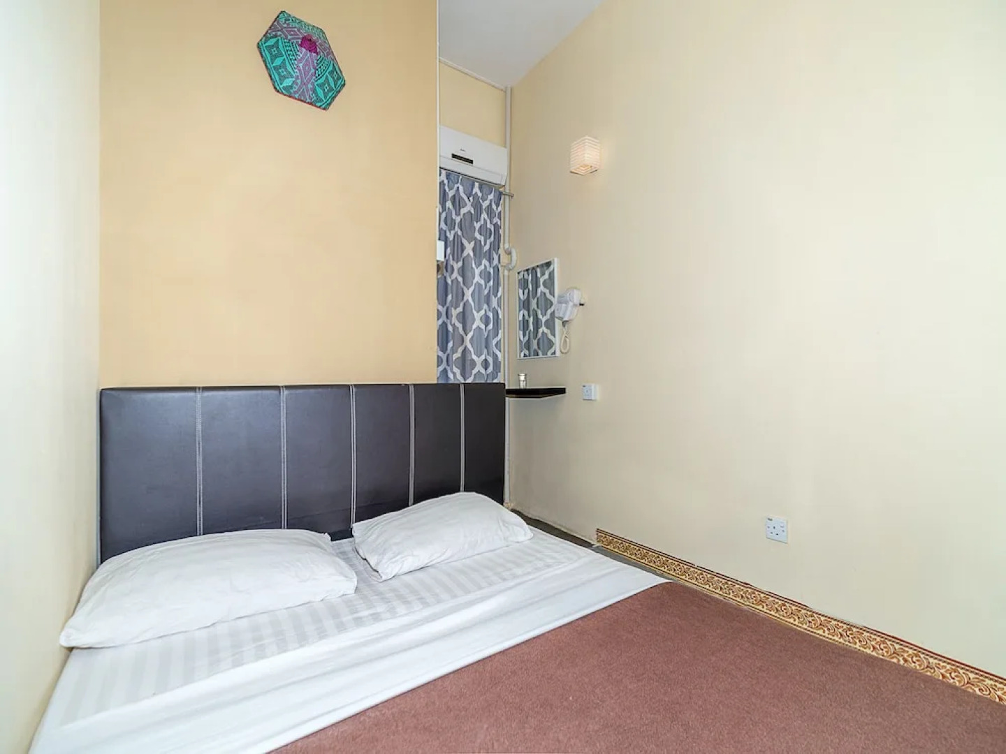 SPOT ON 90042 One Plaza Eco Hotel