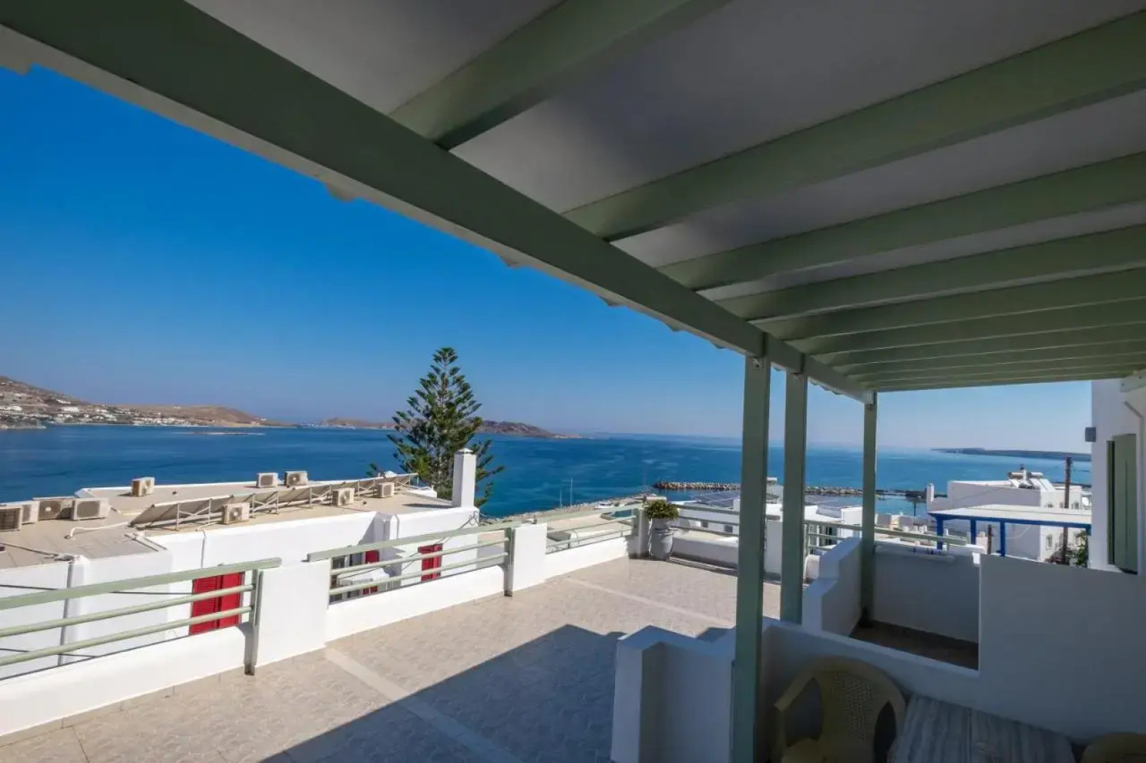 Lorenzo Studios and Suites Paros