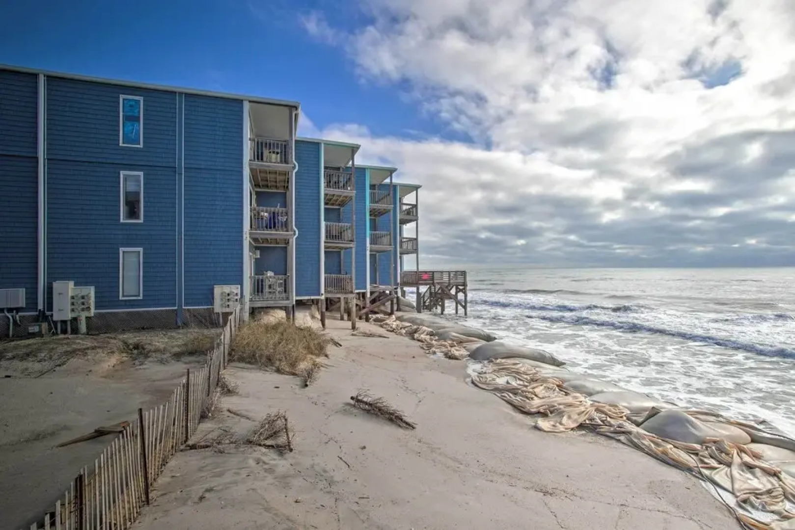 North Topsail Beach Escape With Ocean Views!