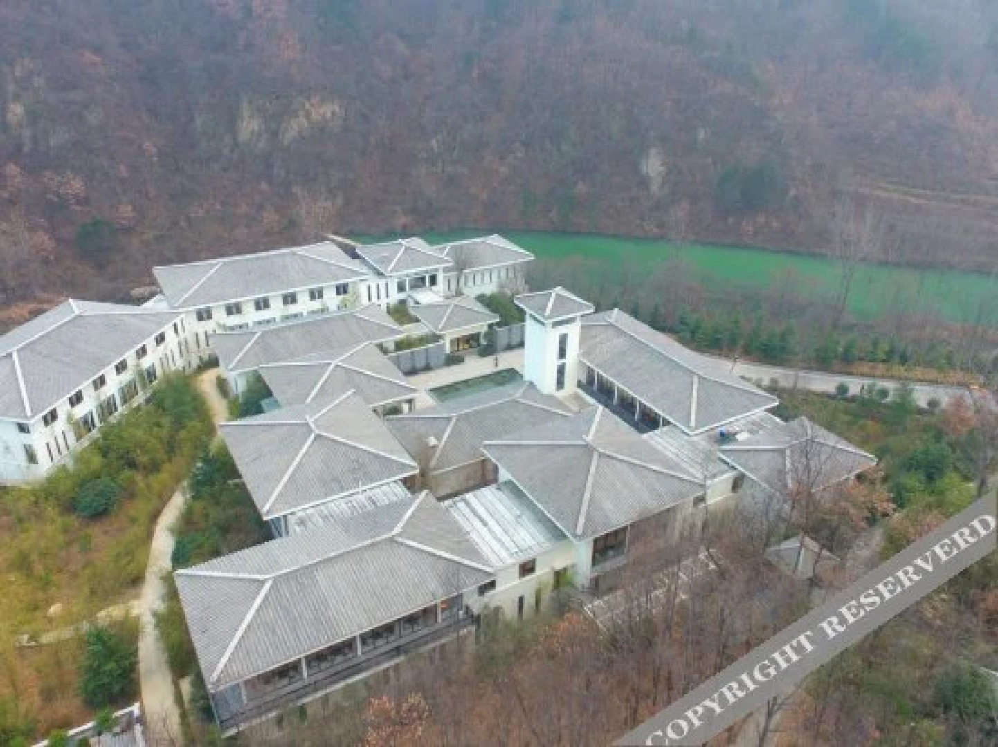 Yihe Funiu Shanju Hot Spring  Hotel