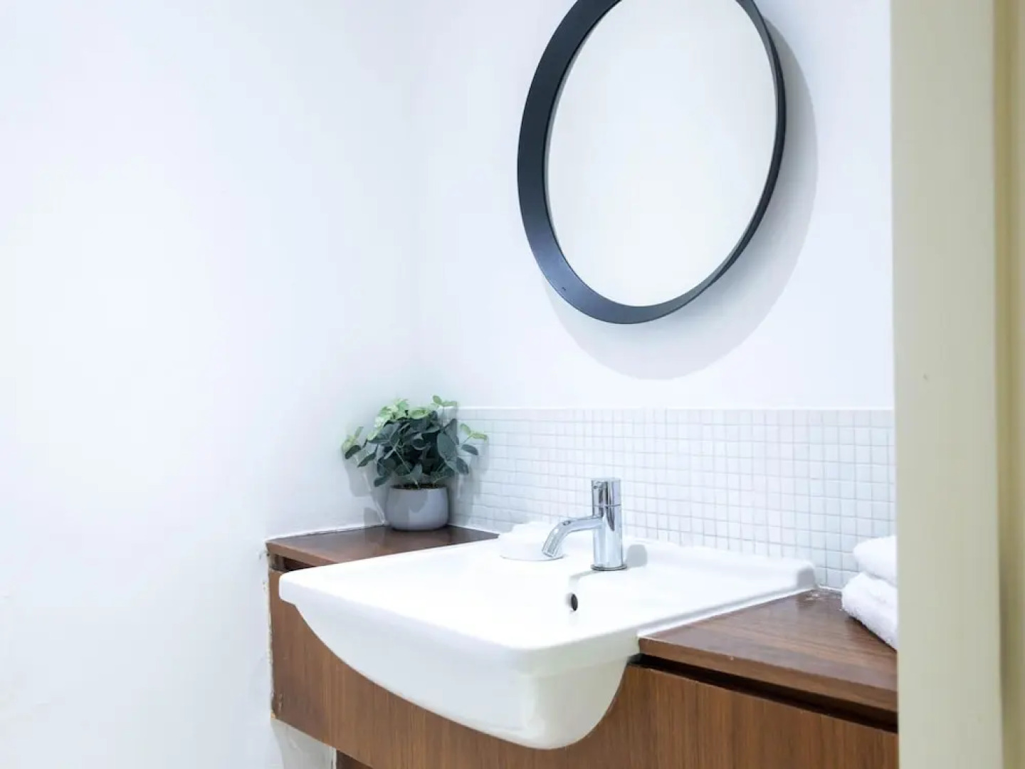 Liverpool St Three Bedroom Home Near Tube Station