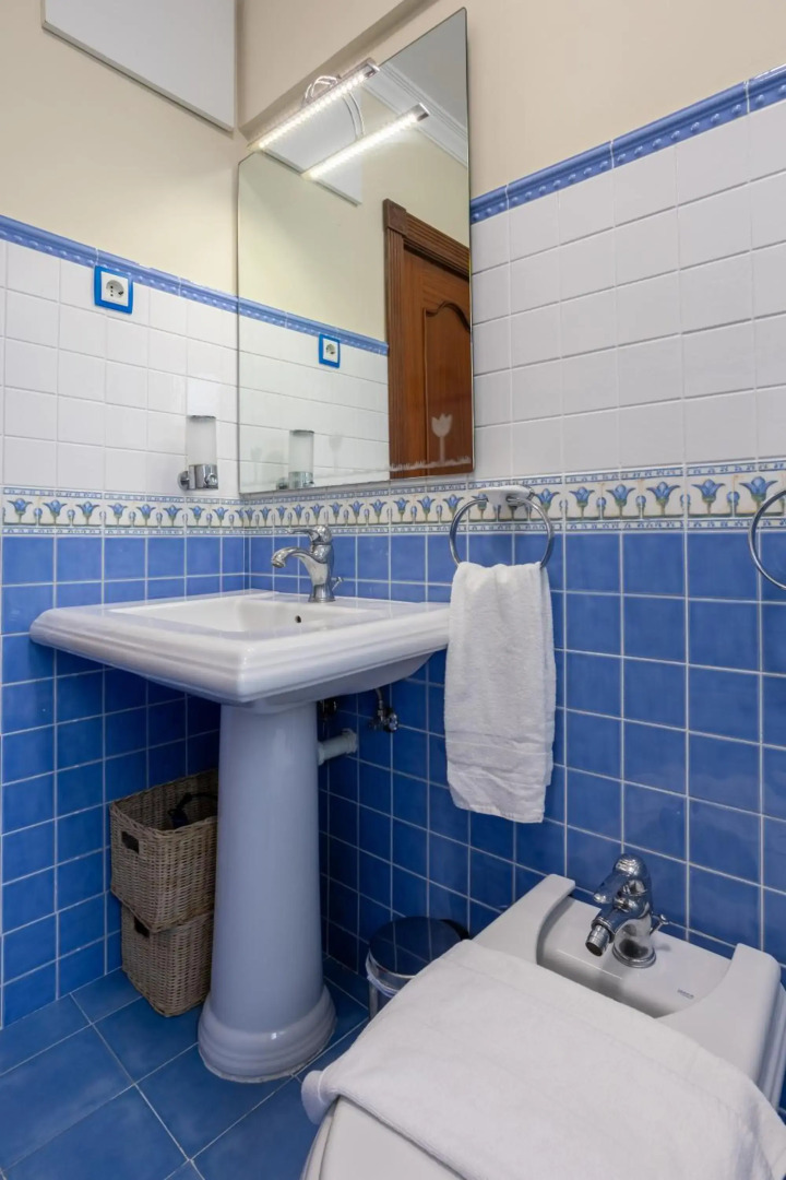 LAMERAGANE, en el centro histórico junto al parque